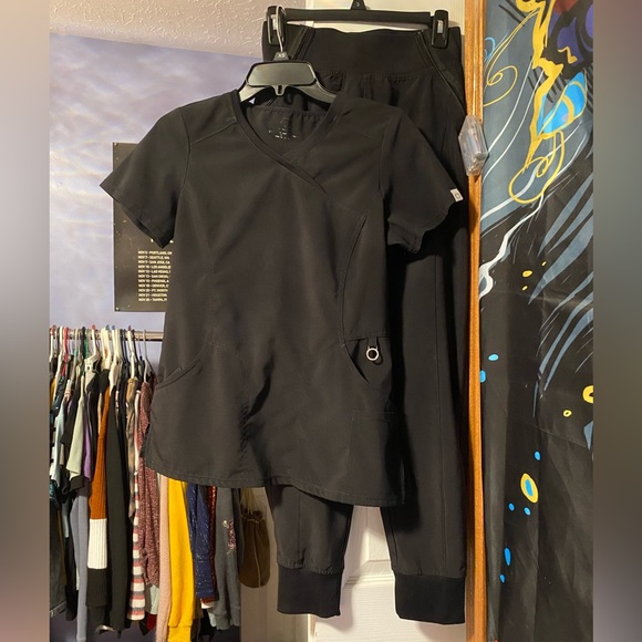 Cherokee Infinity scrub set - Picture 1 of 3